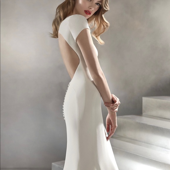 Atellier Pronovias Wedding Dress / Gown - Picture 2 of 7